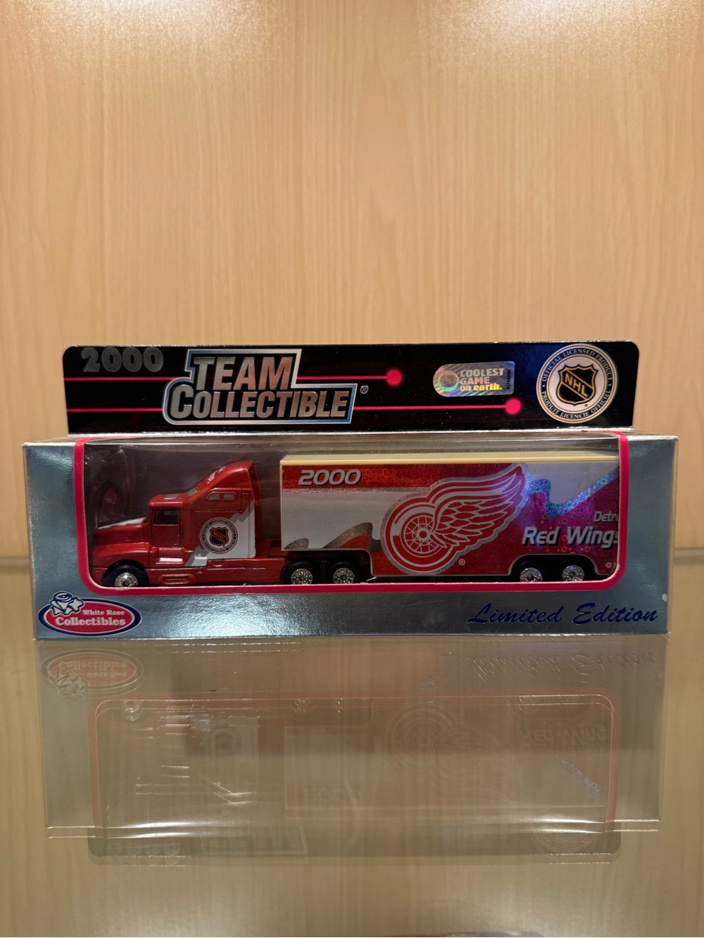 Vintage 2000 NHL White Rose Collectible Detroit Red Wings Semi Truck Die Cast